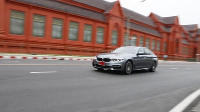 Sedan Sporty, Mewah, dan Ramah Lingkungan dari Jerman