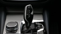 Mesin bensin tersebut mampu menyemburkan tenaga maksimal hingga 184 daya kuda pada 5.000-6.500 rpm dengan torsi maksimal 290 Nm. Sementara motor listriknya bisa memuntahkan tenaga sampai 113 daya kuda dan torsi 250 Nm. Foto: Rangga Rahadiansyah