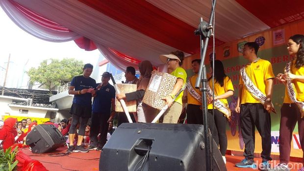 Tawa Sandiaga saat Warga Jakbar Bingung Nama Aslinya