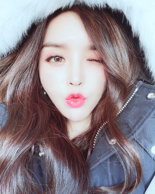 Tak sedikit yang mengatakan bahwa kecantikan Harisu melebihi wanita seutuhnya. Meski begitu, Harisu tetap menerima bully dan komentar negatif dari masyarakat Korea.  Foto: dok. Instagram