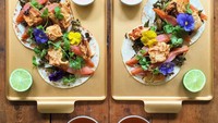Cantiknya edible flowers, dipadukan dengan irisan ukan dan saus labu ditemani. Menu sarapan ini benar-benar cocok untuk dipamerkan ke Instagram! Foto: Instagram @symmetrybreakfast