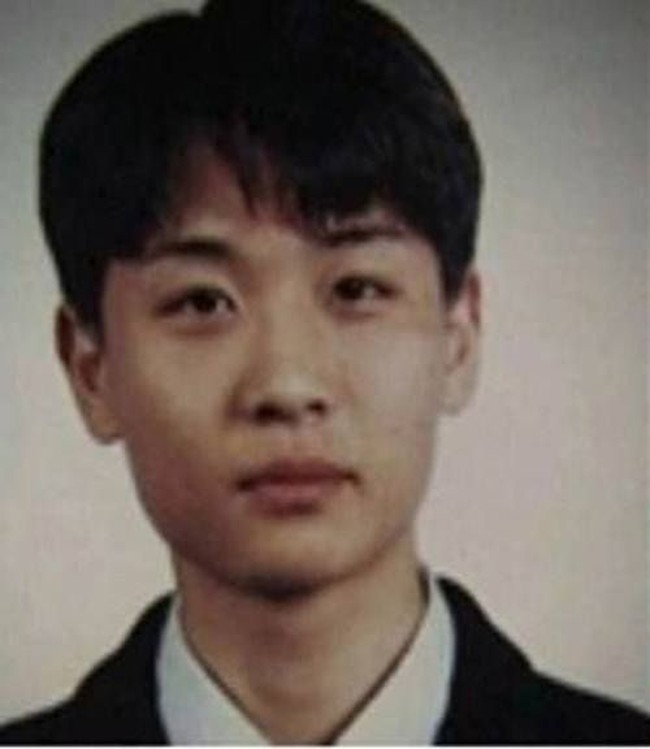 Inilah sosok Harisu dulu sebelum berganti kelamin. Trangender 43 tahun itu pun memiliki nama asli Lee Kyung Yeop. Ia mengaku kecil sudah bertingkah layaknya perempuan, tapi sering mendapatkan bully-an.  Foto: ist.