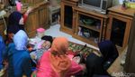 Foto: Suasana Haru di Rumah Duka Pratu Randi