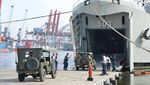 Saat Jeep Willys Era Perang Dunia II Masuk Lambung KRI Teluk Amboina