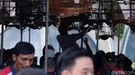 Gaya Jokowi Pantau Kontes Burung di Minggu Pagi