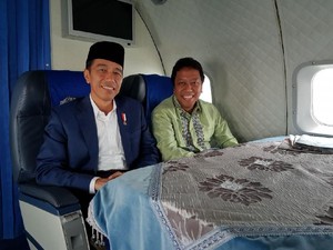 Satu Pesawat dengan Jokowi, Rommy: Kami Guyon-guyon Saja