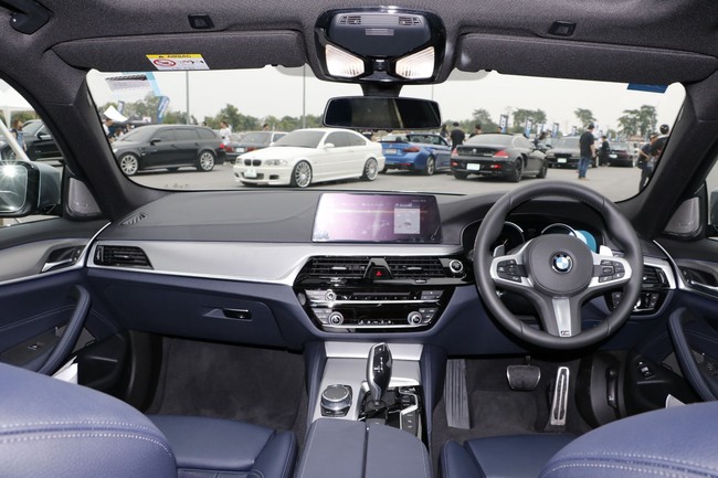 BMW 530e M Sport, Mobil Sporty, Mewah, dan Ramah Lingkungan