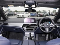BMW 530e M Sport, Mobil Sporty, Mewah, dan Ramah Lingkungan