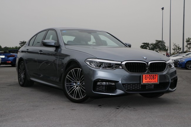BMW 530e M Sport, Mobil Sporty, Mewah, dan Ramah Lingkungan