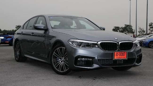 BMW 530e M Sport, Mobil Sporty, Mewah, dan Ramah Lingkungan