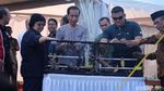 Gaya Jokowi Pantau Kontes Burung di Minggu Pagi