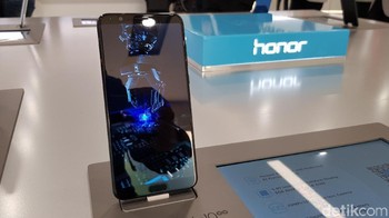 Sementara di bawahnya ada Honor 9 lite bakal menjadi tumpuan Honor di sektor fotografi. Foto: detikINET/Achmad Rouzni Noor II