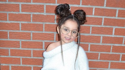Inaya, si Gadis Kecil yang Pintar Bergaya