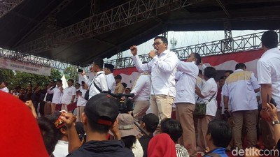 Kepalan Tangan Gerindra DKI di Deklarasi Prabowo Capres 2019
