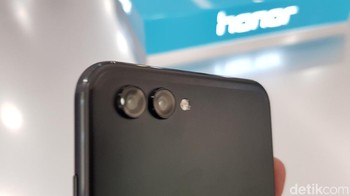 Honor 9 Lite ini juga dibekali kamera ganda. Foto: detikINET/Achmad Rouzni Noor II