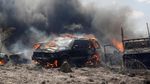 Kepulan Asap Hitam Membubung dari Deretan Mobil yang Disita Polisi