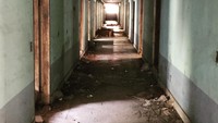 Gonjiam Hospital merupakan rumah sakit jiwa di Korea Selatan yang sudah ditutup lebih dari 10 tahun lalu. Dulunya, para pasien tiba-tiba meninggal tanpa alasan kemudian rumah sakit pun juga harus ikut gulung tikar (bc3000/Instagram)
