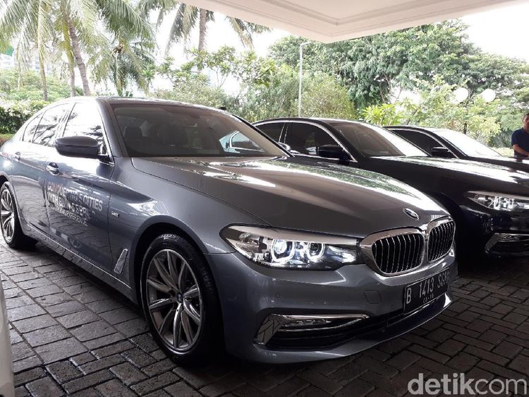 BMW 520i Dibawa Jakarta-Surabaya