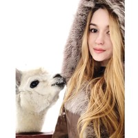  Wanita berusia 22 tahun ini juga kerap kali disebut sebagai Volleyball Barbie karena kemiripannya dengan boneka Barbie. (Foto: Instagram/Alisa Manyonok)