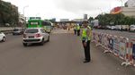 Foto: Begini Kondisi Hari Pertama Ganjil Genap di Tol Bekasi Barat