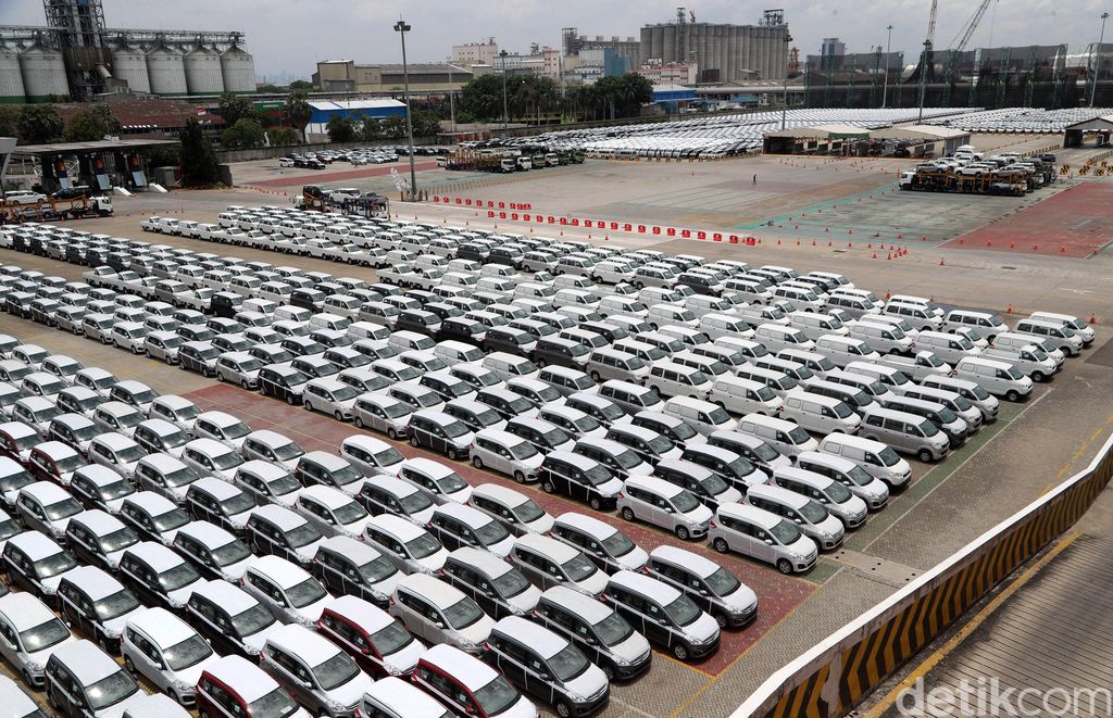 Penjualan mobil April 2020 turun drastis. 