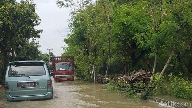 Banjir Bengawan Njero, Jalan hingga Tambak di Lamongan Tergenang