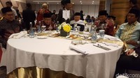 Dua nama yang diisukan menjadi cawapres Jokowi, yakni Ketum PKB Muhaimin Iskandar (Cak Imin) dan Ketum PPP Romahurmuziy (Rommy) duduk semeja dalam sebuah acara di Muamalat Tower, Jaksel. (Zunita Amalia Putri/detikcom)