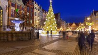 Saat memasuki Natal dan Tahun Baru, kota Gdansk akan penuh lampu hias dan pohon natal (Thinsktock)