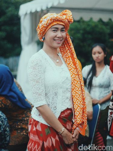 Cantiknya Tudung Tradisional Jambi yang Mirip Hijab Turban