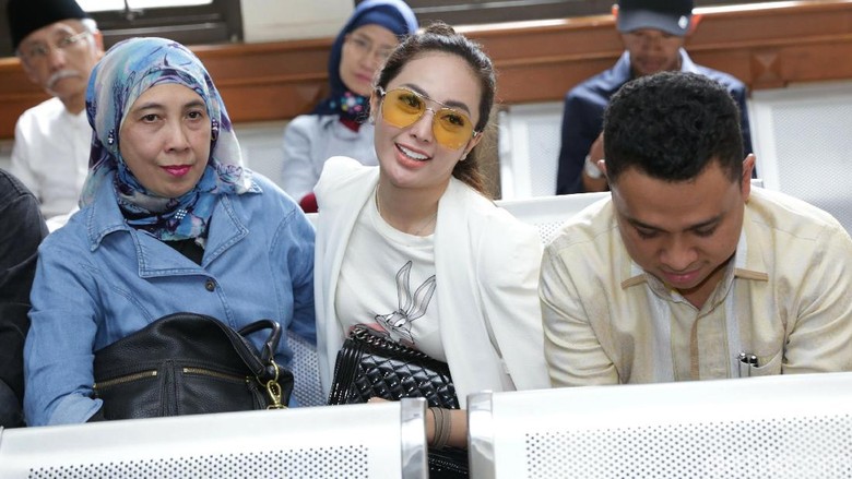 Cinta Ratu Bantah Pelet Roby, Depe Bantah Bikin Settingan Soal Rumah Tangga Cinta Ratu Bantah Pelet Roby, Depe Bantah Bikin Settingan Soal Rumah Tangga
