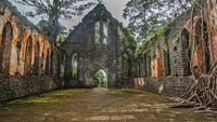 Pulau ini dibuka pada masa penjajahan Inggris di India tahun 1857. 200 Narapidana disuruh mebabat hutan. Siksaan ini diperparah dengan kondisi pulau yang kekurangan air bersih. (Neelima Vallangi/BBC travel)