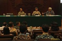 Budi Susilo Soepandji, Iwa Garniwa, dan Imam B. Prasojo diskusi dalam tema Kedaulatan Bangsa  (Foto: UI)