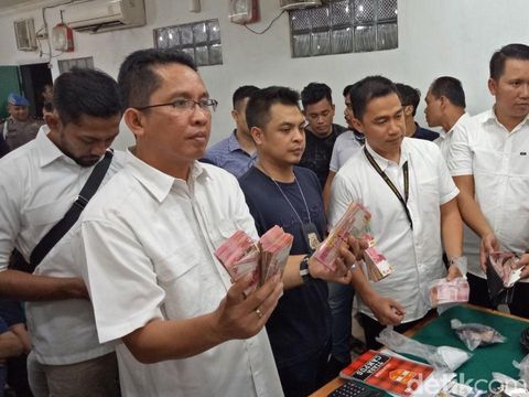 Kapolres Jakarta Pusat Kombes Roma Hutajulu di lokasi penggerebekan.