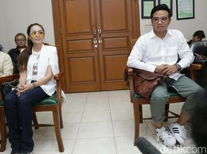 Ciumannya Ditolak Roby Geisha, Cinta Ratu Merasa Masih Wajib Menghormati