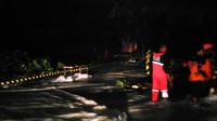 Informasi tersebut disampaikan Kepala Pusat Data, Informasi dan Humas Badan Nasional Penanggulangan Bencana (BNPB) Sutopo Purwo Nugroho, Senin (12/3/2018). Putusnya jalan ini terjadi sekitar pukul 01.00 WIB.
