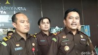 Kepala Kejari Jaksel Raimel Jesaja mengatakan tim jaksa akan menyusun surat dakwaan untuk Ahmad Dhani dalam kasus ujaran kebencian. Setelah dakwaan rampung, Ahmad Dhani segera menjalani persidangan. 