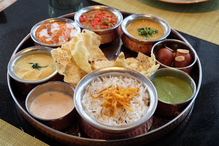 https://food.detik.com/berita-boga/d-3178590/menikmati-makanan-india-rumahan-hingga-sajian-vegetarian-dalam-jelajah-pasar-baru