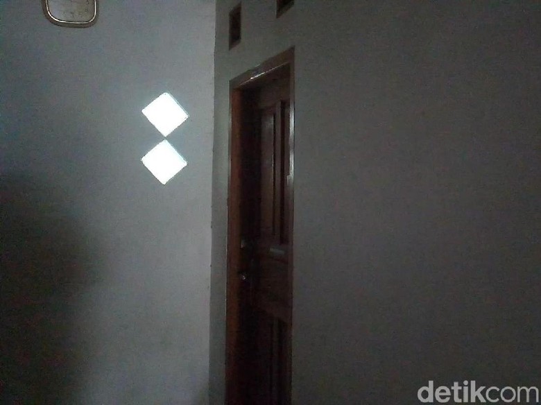 Sebelum Ditemukan Tewas, Alexander Makan di Warung Dekat Indekosnya Sebelum Ditemukan Tewas, Alexander Makan di Warung Dekat Indekosnya
