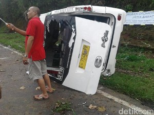 Begini Kerusakan Minibus yang Kecelakaan di Tanjakan Emen Subang
