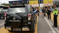 Penerapan ganjil genap ini untuk mengatasi kemacetan di Ruas Tol Jakarta-Cikampek.