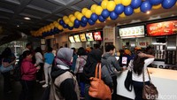 Makanan yang dibagikan dalam perayaan tahun keenam ini ialah chicken muffin. Sebanyak 167.000 chicken muffin tersebut akan dibagikan pada jam sarapan, dimulai pukul 06.30 WIB hingga habis 1.000 paket. Foto: dok. McD