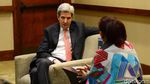Potret Kehangatan Menteri Susi dan John Kerry