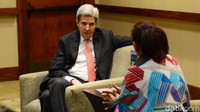 Usaha yang dimaksud yang sejumlah kebijakan, peraturan hingga tindakan tegas penenggalaman kapal yang belakangan menuai kiritik dari dalam lingkaran pemerintah. Sebaliknya, John Kerry menyebut usaha tersebut tidak boleh berhenti. Ia mencontohkan bagaimana AS memerangi kejahatan di laut seperti pencurian ikan sampai moratorium hingga 10 tahun.