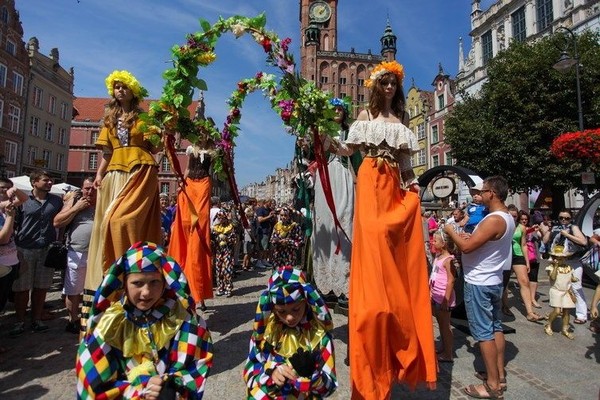 The Saint Dominic Fair merupakan festival paling ditunggu-tunggu di Gdansk. Berlangsung pada pekan terakhir di bulan Juli sampai 3 minggu ke depan, inilah pertunjukan seni dan budaya khas Polandia yang sudah berlangsung sejak tahun 1260 (Visit Gdansk)