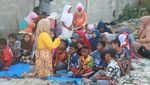 Foto: Tanpa Gaji, Maulidar Sudah 7 Tahun Mengajar Anak Pemulung Aceh