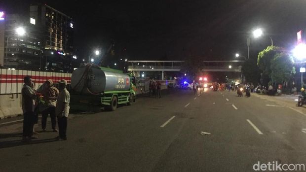  Jalan MT Haryono, Jaktim, depan kantor BNN ditutup karena gas diduga bocor, Senin (12/3/2018)