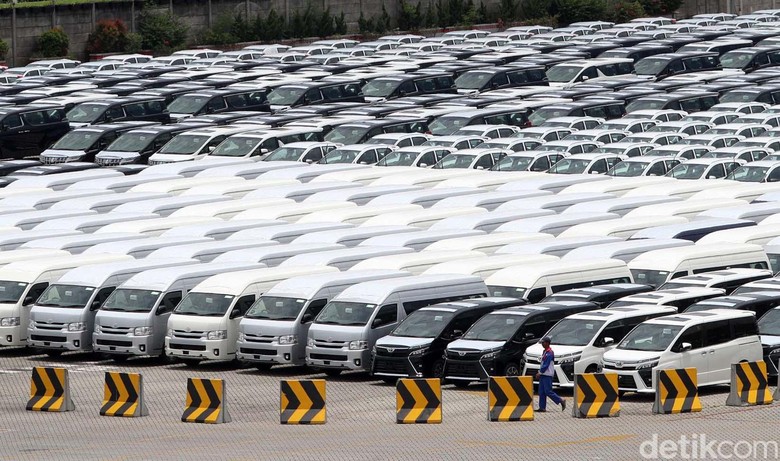Mobil siap kiri di stockyard Toyota. Foto: Grandyos Zafna Mobil siap kiri di stockyard Toyota. Foto: Grandyos Zafna
