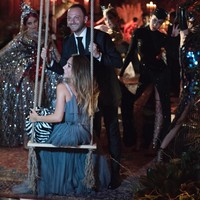 Mina Basaran adalah putri konglomerat Turki Huseyin Basaran. Basaran merupakan mantan pimpinan klub sepakbola Trabzonspor. Dia juga memiliki berbagai bisnis lainnya mulai dari binis yatch hingga bahan bakar. Sedangkan tunangan Mina, Murat Gezer, adalah pemilik Metprint Printing Systems. Foto: Dok. Instagram Mina Basaran