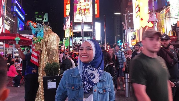 Ia sering membagikan foto-foto travelingnya di Instagram. Followersnya kini mencapai lebih dari 73 ribu (radiahsarip/Instagram) Ia sering membagikan foto-foto travelingnya di Instagram. Followersnya kini mencapai lebih dari 73 ribu (radiahsarip/Instagram)