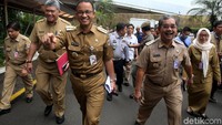 Anies didampingi tim pengawasan sumur resapan melakukan sidak di Hotel Sari San Pasific pukul 10.26 WIB.